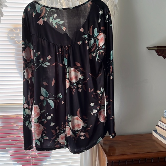 Long sleeve flower print top size 1X - Picture 2 of 2